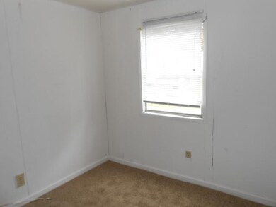 1102 W 3rd St, Piney Green, NC 28544 - photo 4