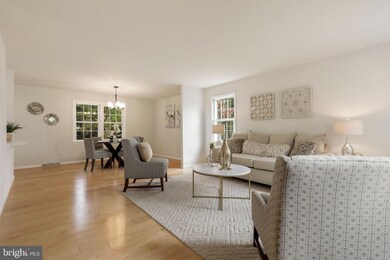 10814 Rippon Lodge Dr, Fairfax, VA 22032 - photo 5