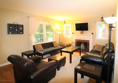 3 LIVING RM