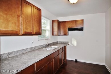 6714 Peter Rabbit Dr N, Jacksonville, FL 32210 - photo 4