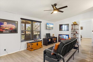 909 Fawn Dr, Granbury, TX 76049 - photo 7