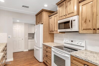 17407 N Lindgren Ave, Sun City, AZ 85373 - photo 6