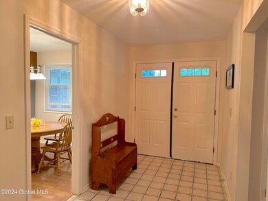 13 Chestnut Ln, Schenectady, NY 12309 - photo 5