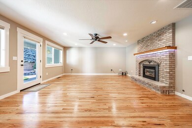 1851 Canyon Ave, Medford, OR 97504 - photo 6