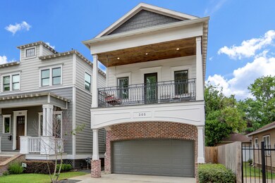 205 E 26th St, Houston, TX 77008 - photo 2