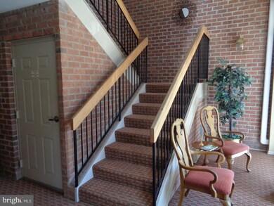 508 Limerick Cir unit 101, Lutherville Timonium, MD 21093 - photo 2