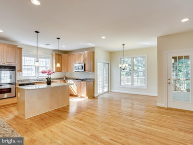 2122 Haycock Rd, Falls Church, VA 22043 - photo 6