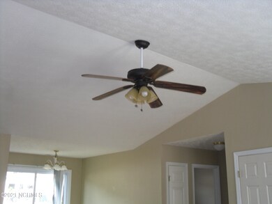 125 Eagle Trail ceiling fan in living ro