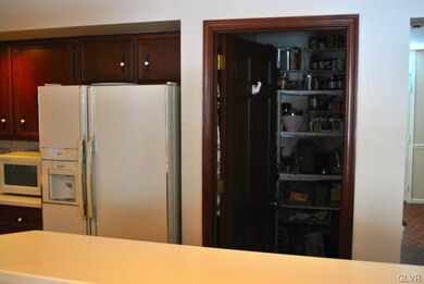 4887 Meadowview Dr, Macungie, PA 18062 - photo 6