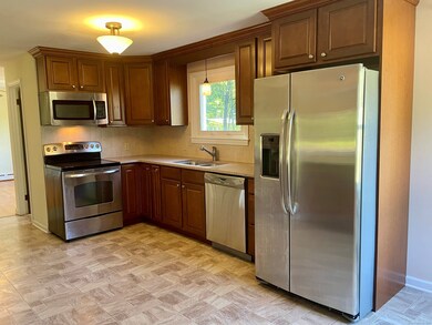 1044 Dunbar Hill Rd, Hamden, CT 06514 - photo 4