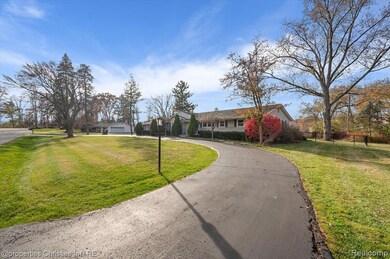 6386 Thorncrest Dr, Bloomfield Hills, MI 48301 - photo 5