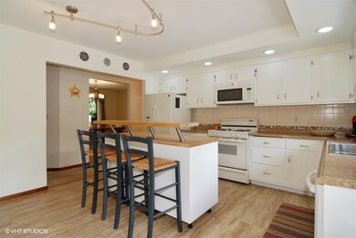 641 Cheyenne Ave, Aurora, IL 60506 - photo 6