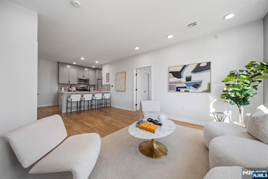 37 Farrand St unit 402, Bloomfield, NJ 07003 - photo 5