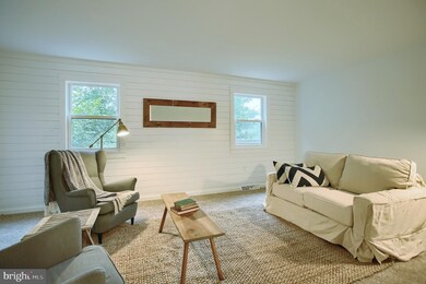 687 Jefferson St, Red Hill, PA 18076 - photo 4