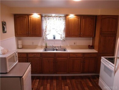 372 Warner Ave, North Tonawanda, NY 14120 - photo 4