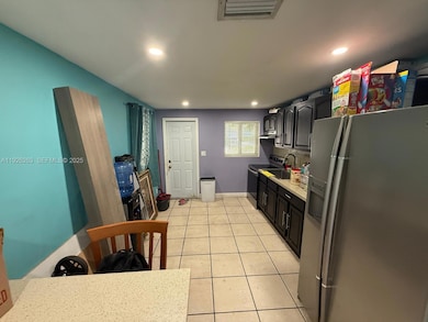 1299 NE 40th Ct, Oakland Park, FL 33334 - photo 6