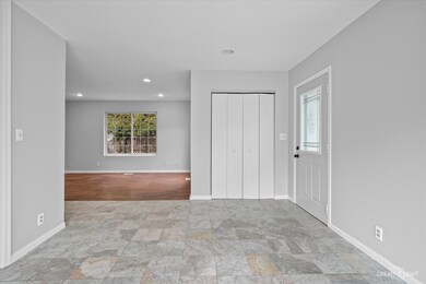 290 Deerpath Ln, Carpentersville, IL 60110 - photo 6