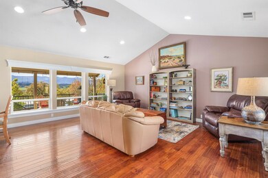 370PauldineWay-007