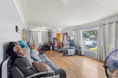 3103 Lawnview Dr, Des Moines, IA 50310 - photo 6