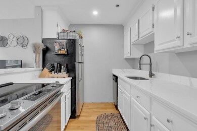 The Mariner Condominiums unit 312, Boston, MA 02109 - photo 5