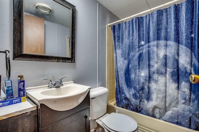 Full bathroom with vanity, toilet, shower / bath c