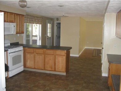 Kitchen toward FR