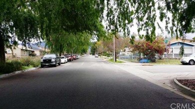 BEAUTIFULLY TREE LINED SHADED STREET!