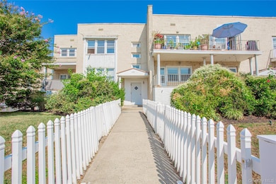 345 Shore Rd unit 1E, Long Beach, NY 11561 - photo 2