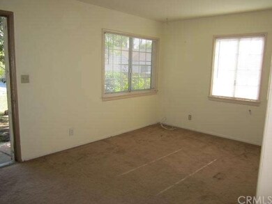 4156-LIVING ROOM