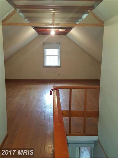 6409 Flanders Dr, Hyattsville, MD 20783 - photo 5