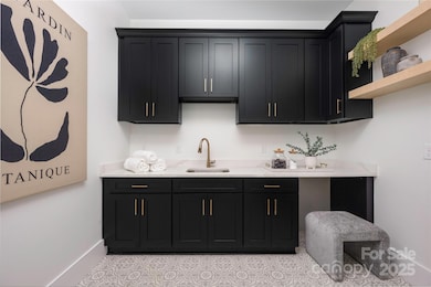 4041 Hiddenbrook Dr, Charlotte, NC 28205 - photo 7