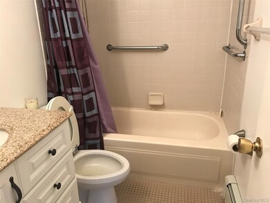 68-01 242nd St unit 29E, Douglaston, NY 11362 - photo 3