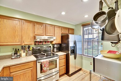 5968 Rowanberry Dr, Elkridge, MD 21075 - photo 3