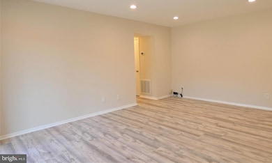 11419 Commonwealth Dr, Rockville, MD 20852 - photo 4