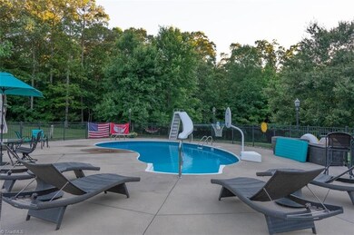 Summer Fun! Pool with water slide and diving board!