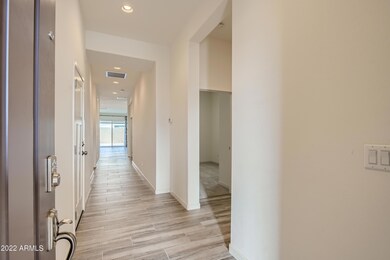 7-100667073-06 Foyer