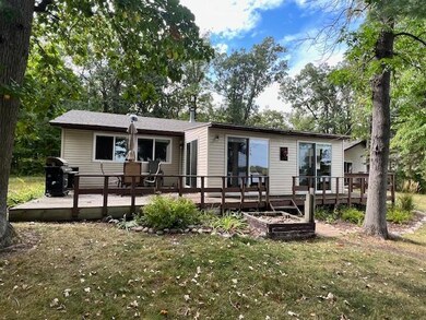 Wrap around deck facing the lake