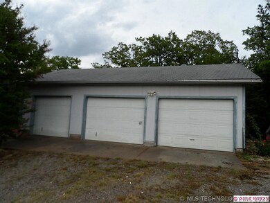 3 Car Detached Garage