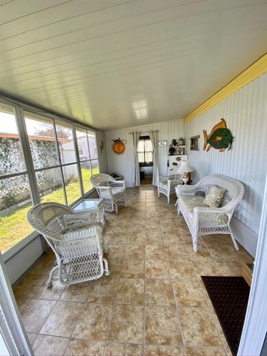 573 Marina Ln, Tavares, FL 32778 - photo 2