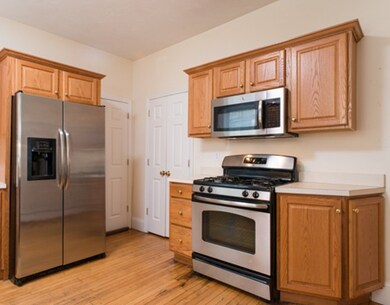 122-124 Adams St unit 124, Waltham, MA 02453 - photo 6