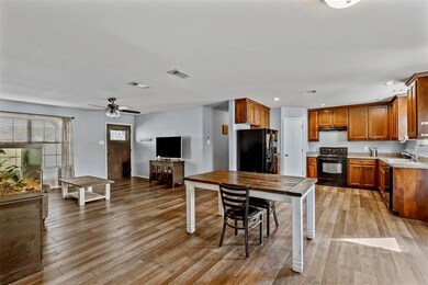 214 Oakley Cir, Weatherford, TX 76085 - photo 7