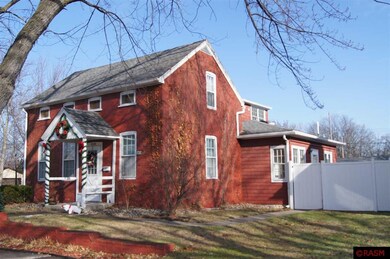 1026 N Washington St, New Ulm, MN 56073 - photo 2