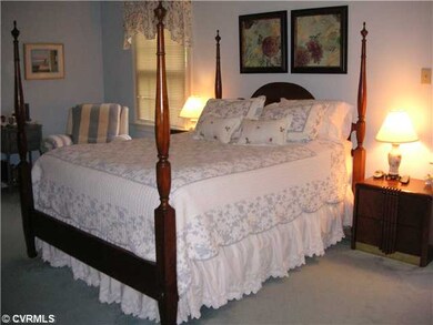 Master Bedroom - Lovely 18' Master BR!