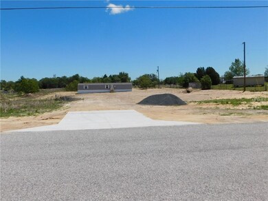 FRONT FROM PAVED ROAD SHOWS DRIVEWAY