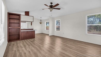 598 Dundee Rd, Ringling, OK 73456 - photo 2