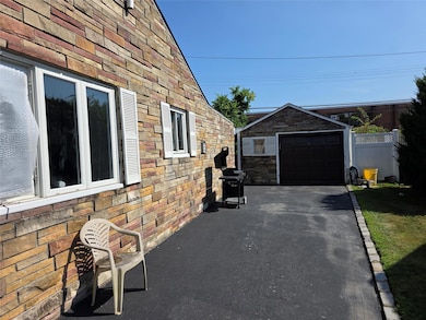 8 Reading Ln, Bethpage, NY 11714 - photo 3