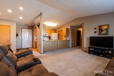2120 Sundancer Loop SE-6