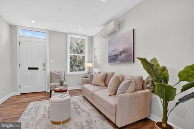 312 N Henry St unit 1/2, Alexandria, VA 22314 - photo 2