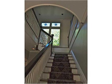 Entry/Foyer.