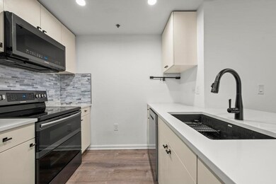 102 Christopher Columbus Dr unit 303, Jersey City, NJ 07302 - photo 3